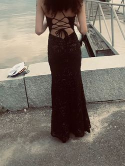 Windsor Black Size 0 Plunge Sequined A-line Dress on Queenly