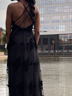 Windsor Black Size 0 Lace Side slit Dress on Queenly