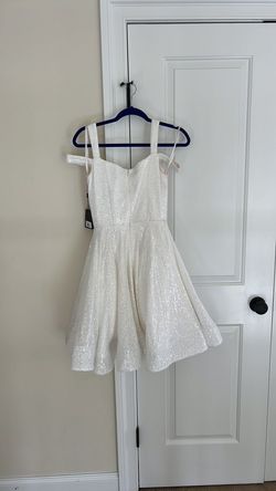 Mac Duggal White Size 4 Mini Cocktail Dress on Queenly