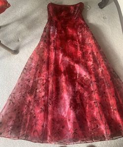 ZUMZUM Bright Red Size 6 A-line Party Pattern Strapless Ball gown on Queenly