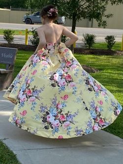 Sherri Hill Yellow Size 0 Free Shipping Floral Ball gown on Queenly