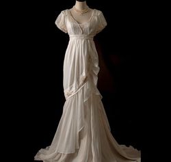 Wonderland By Lilian White Size 8 Sleeves Polyester Custom Floor Length Mermaid Dress on Queenly