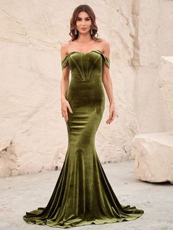 Style FSWD0911 Faeriesty Green Size 4 Military Velvet Mermaid Dress on Queenly