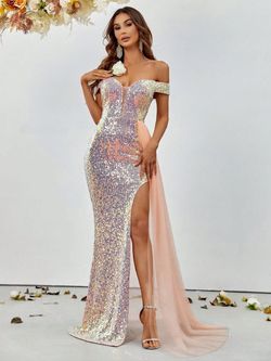Style FSWD1304 Faeriesty Gold Size 4 Sequined Straight Dress on Queenly