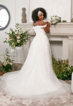 Style Delilah Luxe Collection Bridal White Size 20 Tall Height Lace Train Sweetheart A-line Ball gown on Queenly
