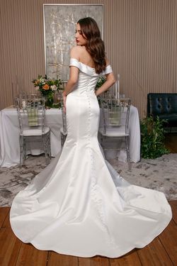 Style Ingrid Luxe Collection Bridal White Size 10 Floor Length Ivory Satin Tall Height Mermaid Dress on Queenly