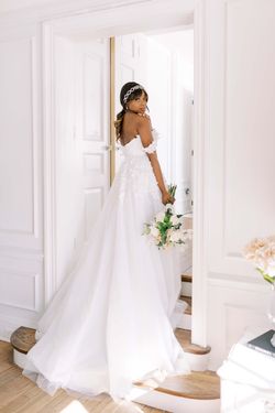 Style Alessandra Luxe Collection Bridal White Size 10 Plunge A-line Wedding Side Slit Ball gown on Queenly