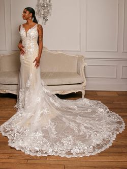Style Desiree Luxe Collection Bridal White Size 12 Lace Mermaid Train A-line Dress on Queenly