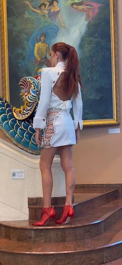 Donna Matoshi White Size 2 50 Off Custom Long Sleeve Nightclub Backless Cocktail Dress on Queenly