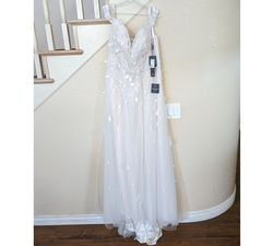 Style Off white Sweetheart Neckline Floral Sequined A-line Ball Gown Wedding Dress Andrea and Leo White Size 20 Plus Size Tulle Floor Length Ball gown on Queenly