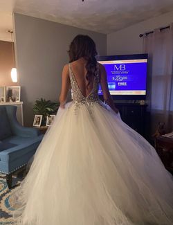 Jovani White Size 6 Cotillion Plunge Ball gown on Queenly