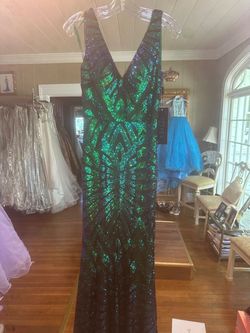 Style 23168 Stella Couture Green Size 8 Plunge 23168 Prom Straight Dress on Queenly