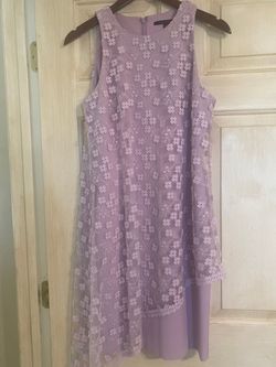 Style Sleeveless, scoop neck, asymmetrical floral lace overlay  ALEX MARIE Purple Size 4 Cocktail Dress on Queenly