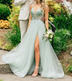 Style 31369 La Femme Green Size 0 Plunge Prom Train Dress on Queenly