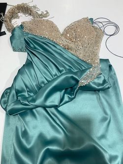 Colors Green Size 12 Prom Plus Size Ball gown on Queenly