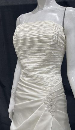 David's Bridal White Size 16 Floor Length Strapless Side slit Dress on Queenly