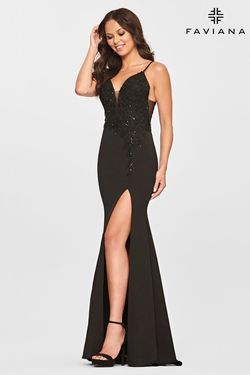 Style S10834 Faviana Black Size 10 Tall Height V Neck Lace Side slit Dress on Queenly