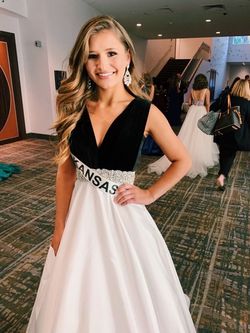 Sherri Hill White Size 2 Prom Train Custom A-line Dress on Queenly