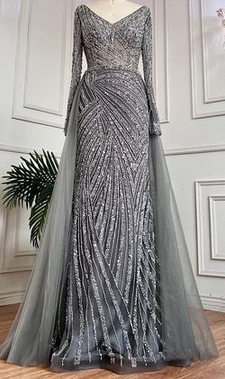 Gray Size 8 A-line Dress on Queenly