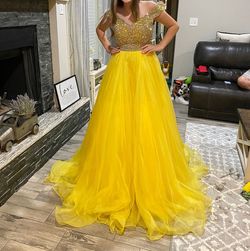 Sherri Hill Yellow Size 2 Prom A-line Medium Height Ball gown on Queenly