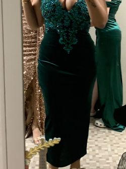 Style Prom dress  Lynira Label Green Size 14 Prom Dress  Floor Length Velvet Train Dress on Queenly