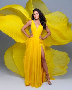 Jovani Yellow Size 0 Black Tie Tulle Train Dress on Queenly