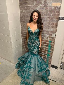 Style 120027 Ellie Wilde Green Size 2 Floor Length Plunge Mermaid Dress on Queenly