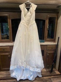 Mon Cheri White Size 8 Medium Height Cap Sleeve Ball gown on Queenly