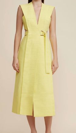 Style 1-318072322-3655 ACLER Yellow Size 4 V Neck Midi Plunge Cocktail Dress on Queenly