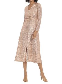 Style 1-4218231014-1498 Maggy London Gold Size 4 Sequined Side Slit Cocktail Dress on Queenly
