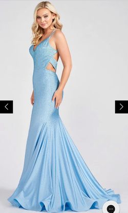 Ellie Wilde Blue Size 4 Plunge Floor Length Mermaid Dress on Queenly