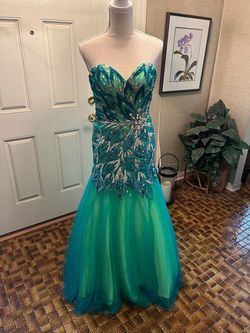 Green Size 00 Mermaid Dress on Queenly
