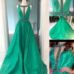 Style 44504 Couture Sherri Hill Green Size 0 Cape Floor Length Train Dress on Queenly