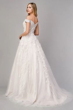 Style A1027W Andrea & Leo Couture White Size 18 Tall Height A-line Floral Plus Size Ball gown on Queenly