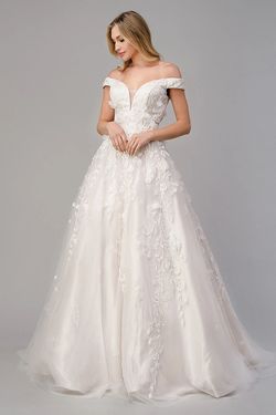 Style A1027W Andrea & Leo Couture White Size 18 Tall Height A-line Floral Plus Size Ball gown on Queenly