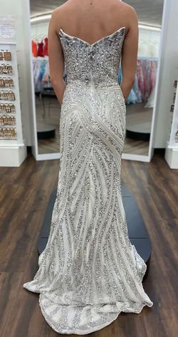 Style 11236 Ashley Lauren White Size 4 Strapless A-line Dress on Queenly