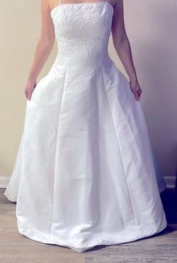 Demetrios White Size 4 50 Off Free Shipping Floor Length Ball gown on Queenly