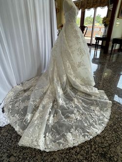Style Wedding dress  Monique Lhuilier White Size 4 Sweetheart Wedding Ball gown on Queenly