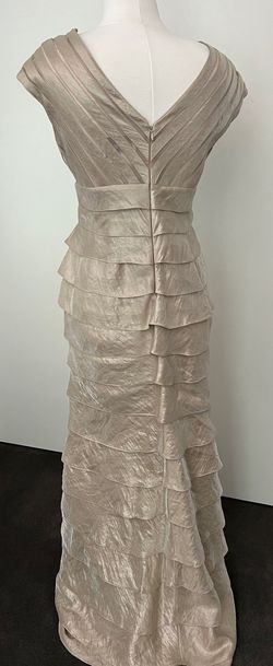 David's Bridal Nude Size 8 50 Off V Neck Ball gown on Queenly