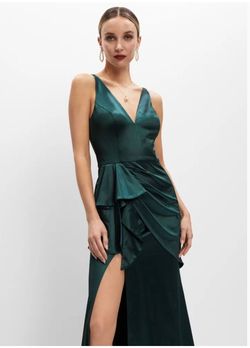 Style 156561 Blondie Nites Green Size 4 Plunge Jersey Side slit Dress on Queenly