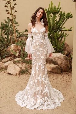 Style Vanessa Chic Nostalgia Nude Size 12 Custom Sleeves Lace Mermaid Dress on Queenly