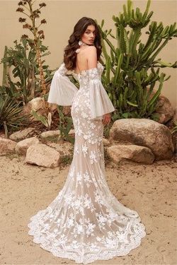 Style Vanessa Chic Nostalgia Nude Size 12 Floor Length Lace Tall Height Sleeves Mermaid Dress on Queenly