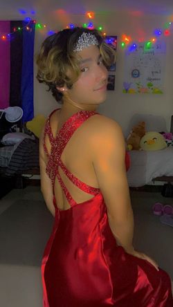 Niki Livas Red Size 8 Plunge Mermaid Dress on Queenly