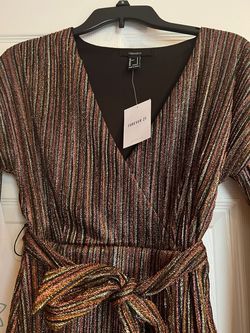 Forever 21 Gold Size 4 Long Sleeve Mini Cocktail Dress on Queenly