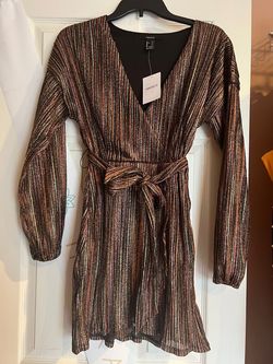 Forever 21 Gold Size 4 Long Sleeve Mini Cocktail Dress on Queenly