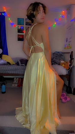 Promgirl Yellow Size 4 Pattern Mermaid Prom Ball gown on Queenly