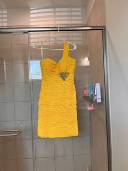 Terani Couture Yellow Size 2 Cocktail Dress on Queenly