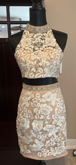 Jovani Nude Size 2 Nightclub Cocktail Dress on Queenly