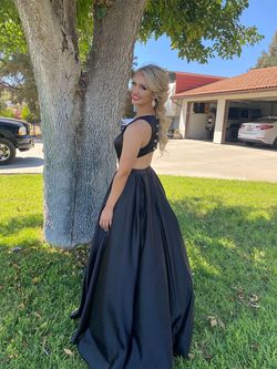 Sherri Hill Black Size 6 Swoop Jersey Ball gown on Queenly