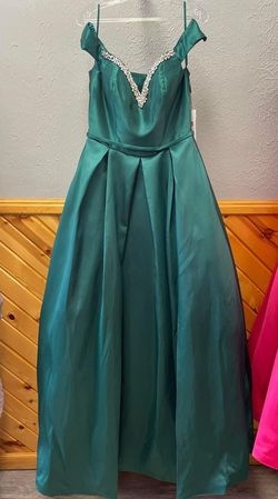 Style 8057 Clarisse Green Size 14 Quinceanera Corset Plunge Plus Size Ball gown on Queenly
